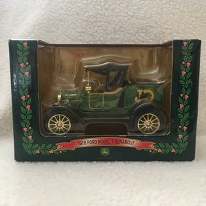 John Deere Licensed 1918 Ford Model T Run-about die-cast metal ERTL Britains